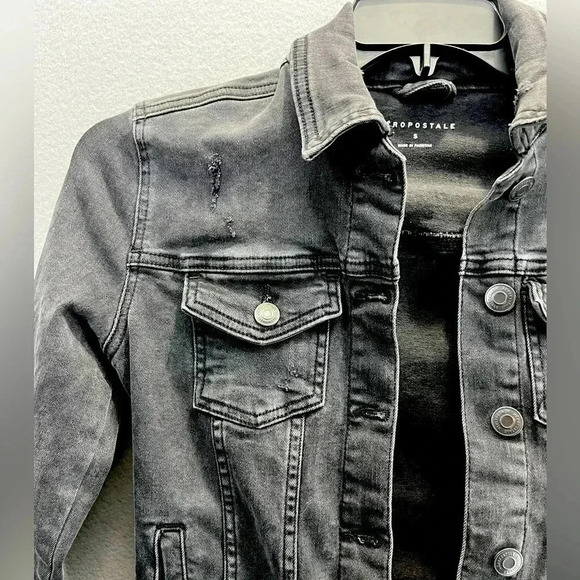 Aeropostale black denim croppedd jacket key w pockets distressed, button front - Picture 3 of 8